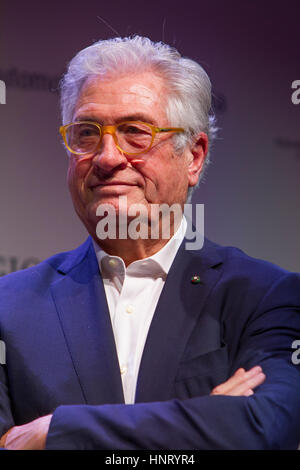 Turin, Italie, 15 février 2017. Designer automobile italien Giorgetto Giugiaro reçoit des bourses de carrière au Musée de l'Automobile de Turin Crédit : Marco Destefanis/Alamy Live News Banque D'Images