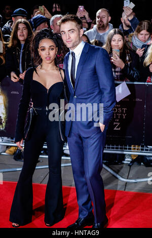 Londres, Royaume-Uni. 16 février 2017. Robert Pattinson et brindilles FKA arrive à la première UK de la cité perdue de z le 16/02/2017 au British Museum, . Les personnes sur la photo : Robert Pattinson, brindilles, FKA Tahliah Debrett Barnet. Photo par : Julie Edwards/Alamy Live News Banque D'Images