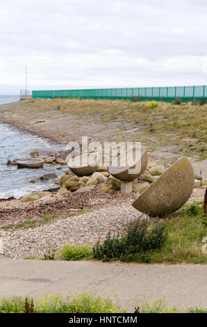 "Marée haute" Sculptures en béton d'art public par Fisher, Wilbourn, Knowles & Brenchley (2001) situé à Newgale, Sunderland Banque D'Images