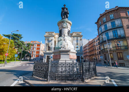 Madrid, Espagne, Novembre 9th, 2013 : Le tourisme en Espagne. Statue de Maria Christina de Bourbon, Madrid, Espagne près du Musée Prado Cason del Buen Retiro Banque D'Images