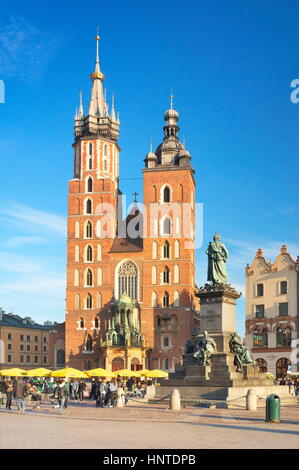 Cracovie - St Mary's Church, de la place du marché, Pologne Banque D'Images