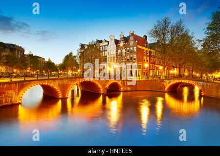 Soirée à canaux d'Amsterdam - Hollande, Pays-Bas Banque D'Images