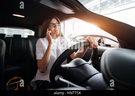 Portrait dans la voiture Banque D'Images