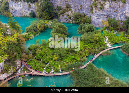 Stock Photo - Eau minérale Plitvice Lakes & chutes d'eau. Les lacs de Plitvice (Parc National Plitvička ), la Croatie. Site du patrimoine mondial de l'UNESCO Banque D'Images