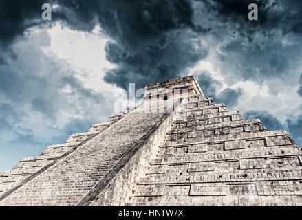 Stock Photo - Temple de Kukulcan à Chichen Itza, Mexique Banque D'Images