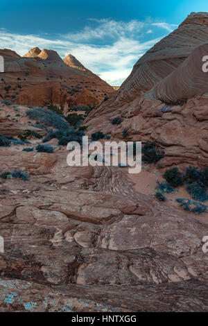 Belle photographie de paysage de montagne autour de l'érosion la vague en Amérique du Coyote Buttes, Arizona Banque D'Images