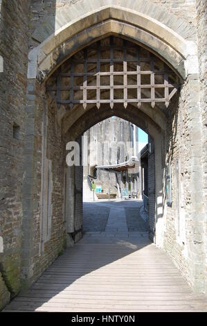 Entrée au château de Caerphilly , avec portcullis Banque D'Images