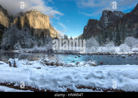 Point à couper le souffle dans le Parc National de Yosemite en hiver. Photographie de paysage Banque D'Images