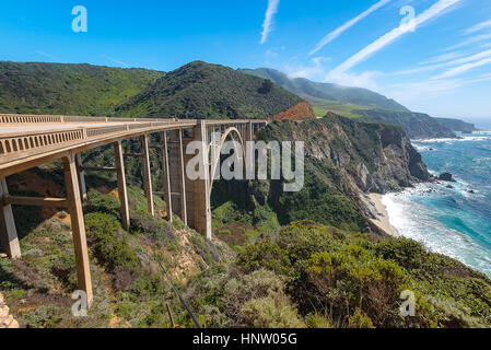 Bixby Bridge, le célèbre pont sur l'autoroute un en Californie Banque D'Images