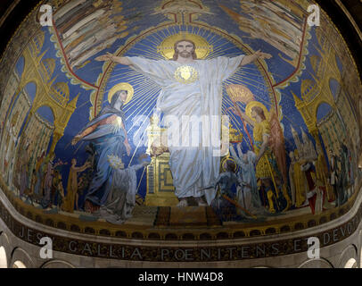 France, Paris, Montmartre, la basilique du Sacré-Cœur, conçu par l'architecte Paul Abadie et achevé en 1914. Banque D'Images