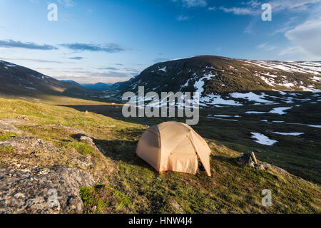 Tente de camping en paysage à distance Banque D'Images