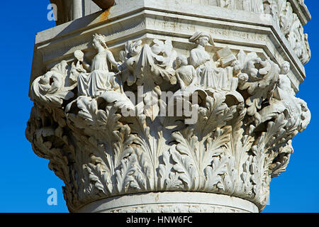 Le 14ème siècle de style gothique de la capitales de la colonne du Palais des Doges sur la Place St Marc, Palais des Doges, Venise Italie Banque D'Images