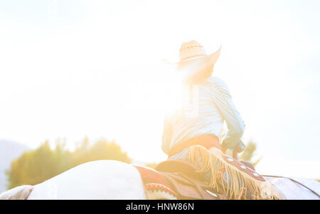 Mature Woman riding horse, Missoula, Montana, USA Banque D'Images