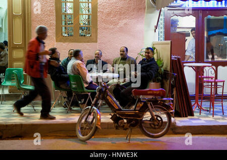 Tunez : Kairouan. Cafe De La Rue el-Mouiz Banque D'Images