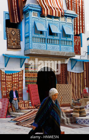 Tunez : Kairouan.magasin de tapis dans la rue Sept Novembre Banque D'Images