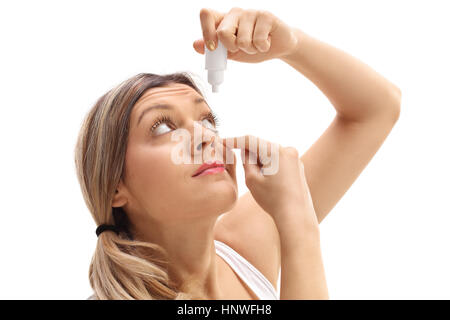 Young woman applying Eye drops isolé sur fond blanc Banque D'Images