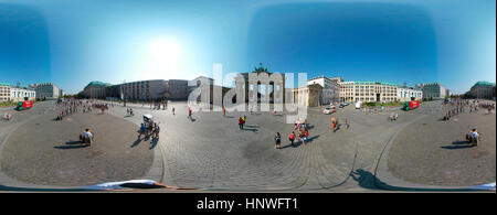 420 x 180 grad Panorama : Brandenburger Tor, Pariser Platz, Berlin-Mitte. Banque D'Images