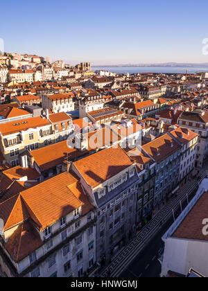 Lisbonne, Portugal - 10 janvier 2017 : Architecture de Lisbonne vu de Miradouro do Elevador de Santa Justa (view point en haut de Santa Justa Eleva Banque D'Images