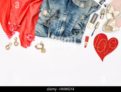 Valentines Day concept. Accessoires de Mode, Cosmétiques, bijoux, chaussures. En-tête de héros pour le féminin site web, blogueurs, médias sociaux Banque D'Images