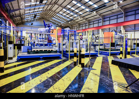 Un Wisco Lasertechnik la robotique au service de l'automobile Centre à Tata Steel's Wednesbury site en Willenhall, Wolverhampton. ASSOCIATION DE PRESSE Photo. Photo date : mercredi 15 février, 2017. Crédit photo doit se lire : Ben Birchall Banque D'Images