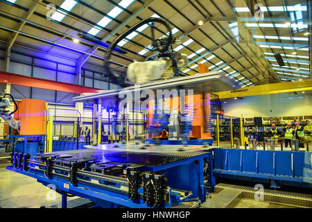 Un Wisco Lasertechnik la robotique au service de l'automobile Centre à Tata Steel's Wednesbury site en Willenhall, Wolverhampton. ASSOCIATION DE PRESSE Photo. Photo date : mercredi 15 février, 2017. Crédit photo doit se lire : Ben Birchall Banque D'Images