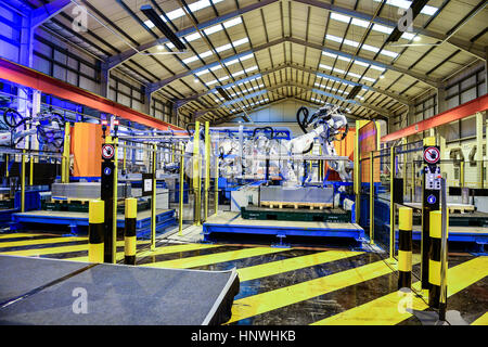 Un Wisco Lasertechnik la robotique au service de l'automobile Centre à Tata Steel's Wednesbury site en Willenhall, Wolverhampton. ASSOCIATION DE PRESSE Photo. Photo date : mercredi 15 février, 2017. Crédit photo doit se lire : Ben Birchall Banque D'Images