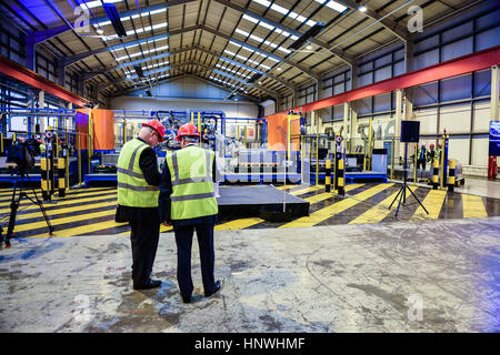 Un Wisco Lasertechnik la robotique au service de l'automobile Centre à Tata Steel's Wednesbury site en Willenhall, Wolverhampton. ASSOCIATION DE PRESSE Photo. Photo date : mercredi 15 février, 2017. Crédit photo doit se lire : Ben Birchall Banque D'Images