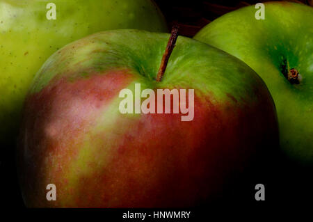 Pommes vertes et rouges close up Banque D'Images