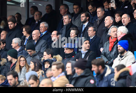 Le Président français François Hollande et la Princesse Royale, la Princesse Anne dans les stands Banque D'Images