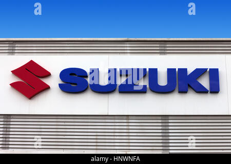 Signe Suzuki. Suzuki Motor Corporation est une société multinationale japonaise dont le siège est situé à Minami-ku, Hamamatsu, au Japon Banque D'Images