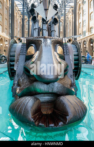 Les navigateurs par le sculpteur David Kemp à Hays Galleria à Londres Banque D'Images