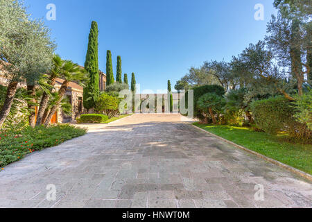 Le jardin de la Sella & Mosca vinery historique construit en 1903 près de Alghero, Sassari, Sardaigne Italie Banque D'Images