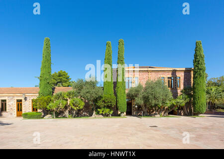 Historique Le domaine viticole Sella & Mosca construit en 1903 près de Alghero, Sassari, Sardaigne Italie Banque D'Images