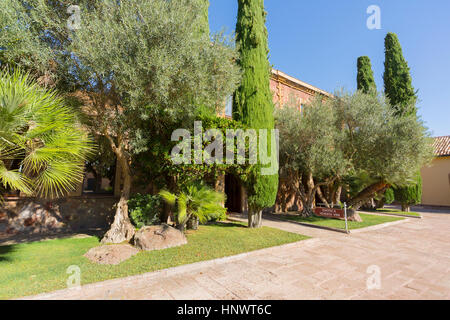 Le jardin de la Sella & Mosca vinery historique construit en 1903 près de Alghero, Sassari, Sardaigne Italie Banque D'Images