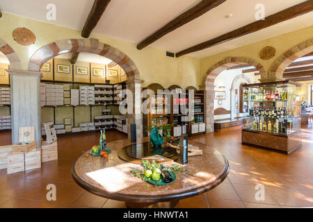 Le magasin de vin à la Sella & Mosca's vinery construit en 1903 près de Alghero, Sassari, Sardaigne Italie Banque D'Images