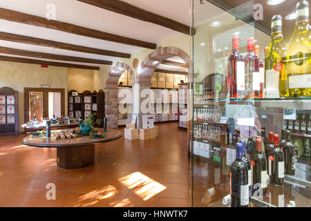 Le magasin de vin à la Sella & Mosca's vinery construit en 1903 près de Alghero, Sassari, Sardaigne Italie Banque D'Images