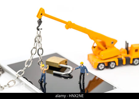 Focus sélectif de miniature sur smart phone avec fermoir de chaîne,abstract background pour solution à la sécurité smart phone forme non propriétaire. Banque D'Images