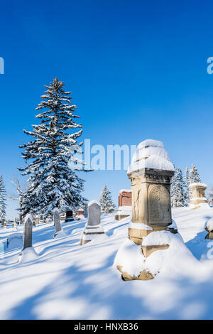 Pierres tombales du cimetière de neige, Calgary, Alberta, Canada Banque D'Images