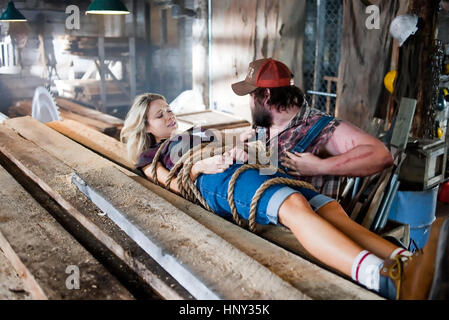 TUCKER AND DALE vs EVIL 2010 Reliance Big Pictures film avec Katrina Bowden et Tyler Labine Banque D'Images