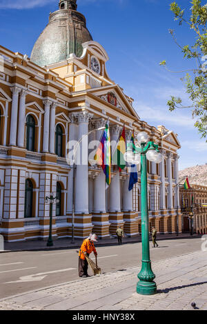 Place Murillo avec le Palacio legislativo, Palais du gouvernement, dans l'arrière-plan, La Paz, Bolivie Banque D'Images