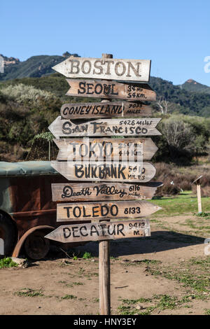 Malibu, Californie, USA - 26 Février 2012 : Ancien 'Mash' film prop signe sur l'affichage à Malibu Creek State Park en Californie du Sud. Banque D'Images