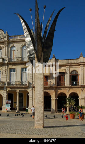 La sculpture moderne, 'MEtro', à l'affiche sur la Plaza Vieja, La Havane, Cuba Banque D'Images