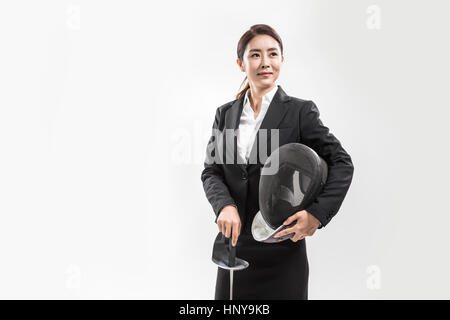 L'escrime fleuret femme avec casque et Banque D'Images