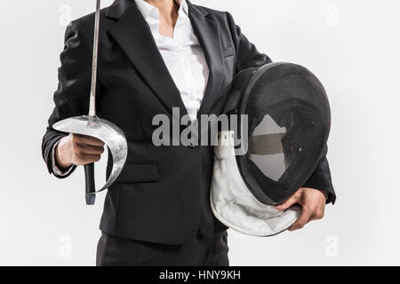 L'escrime fleuret femme avec casque et Banque D'Images