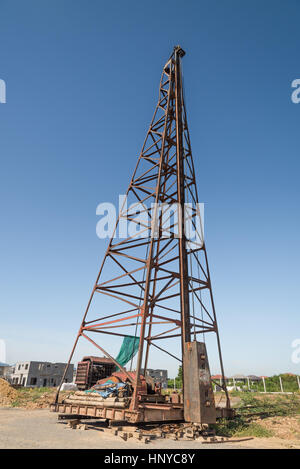 Œuvres de pieux dans la machine du site de construction. Banque D'Images