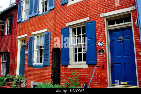 Baltimore - Maryland,le 24 juillet 2013 : 18e siècle ère fédéral maisons coloniales sur Montgomery Street dans le quartier historique de Federal Hill * Banque D'Images