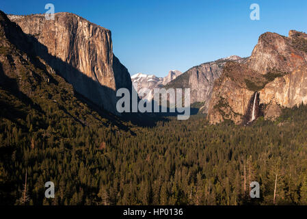 Vue de tunnel, la vallée Yosemite, Yosemite National Park, California, USA Banque D'Images