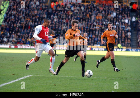 Lee Naylor et Gilberto Silva 2004 Arsenal v Wolverhampton Wanderers Banque D'Images