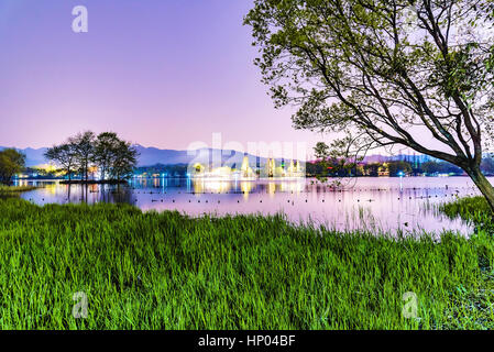 Superbe vue de nuit sur le lac de l'Ouest à Hangzhou Chine Banque D'Images