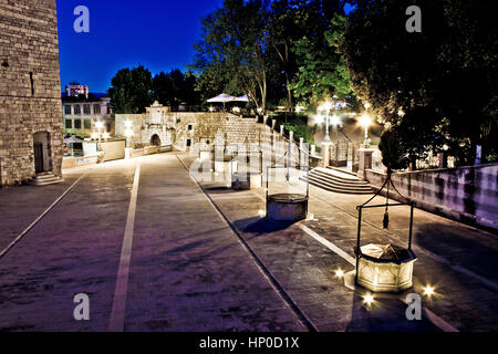 5 square à Zadar, soir vue, Dalmatie, Croatie Banque D'Images